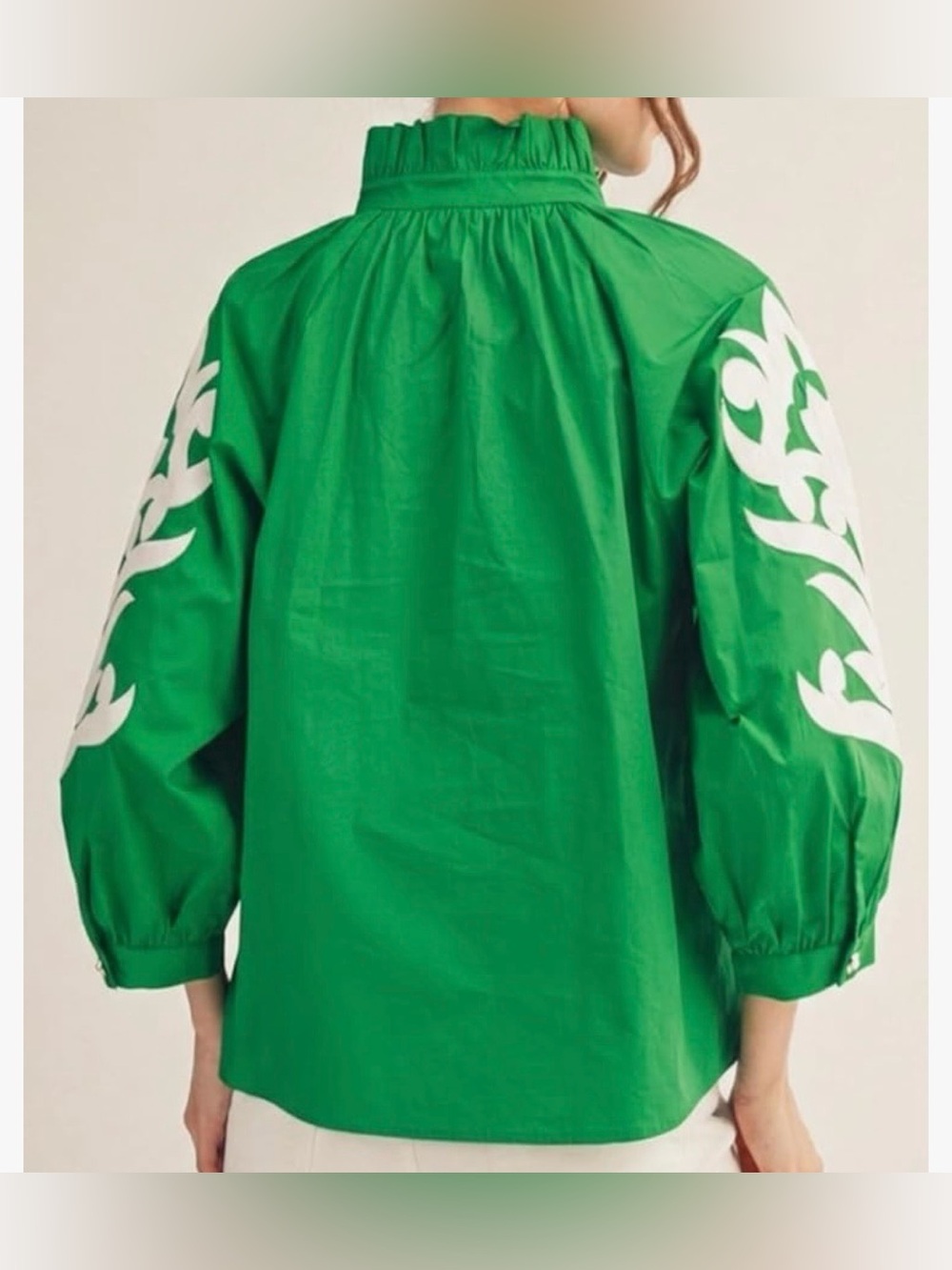 Absolutely Beautiful Entro Green Embroidered top. Size XL , NWT - Picture 2 of 9